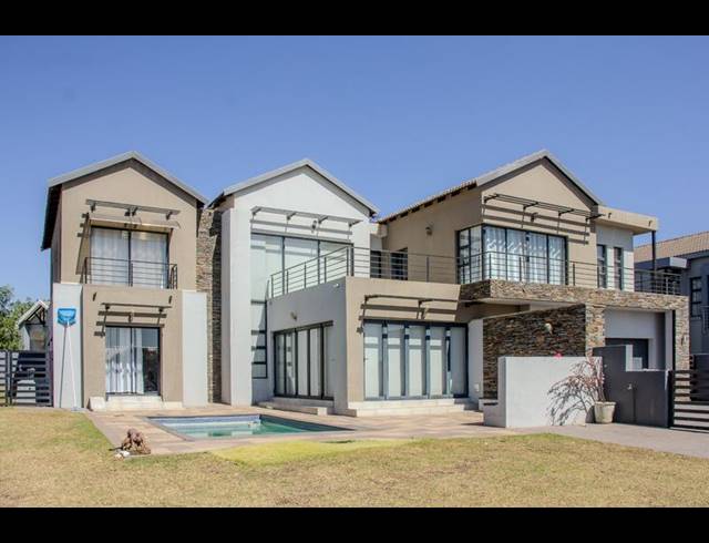 4 BEDROOM HOUSE FOR SALE IN COPPERLEAF ESTATE